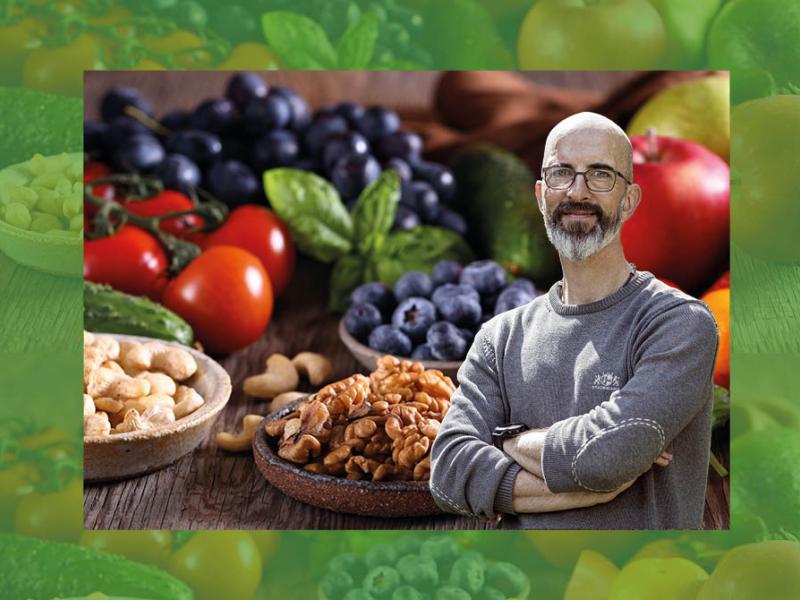 Portræt af Martin Kreutzer. Baggrund: Colourbox.com